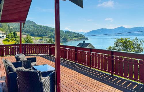 2 Bedroom Stunning Home In Foldfjorden