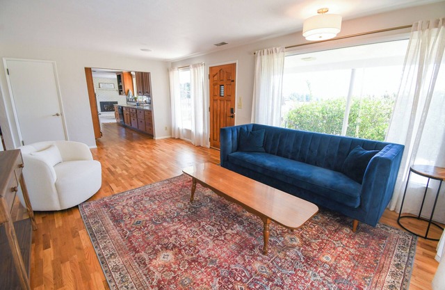 2-bedroom top-level unit in charming Bremerton home