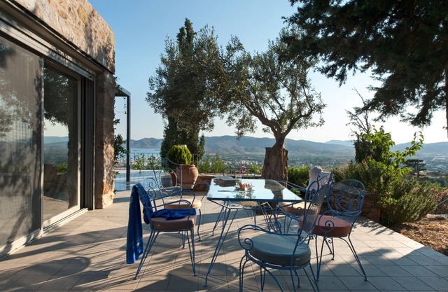 2-Bedroom Villa with private garden