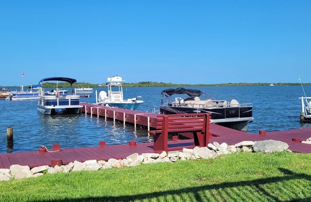 2 BEDROOM WATERFRONT ON INTERCOASTAL WITH DOCK AND LAUNCH