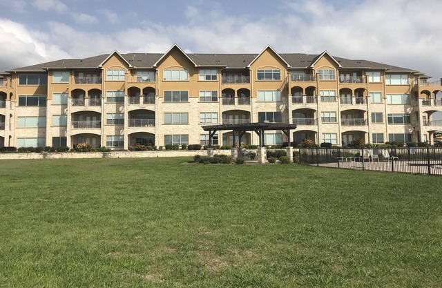 2 Bedroom Waterfront Condo on Richland Chambers Lake