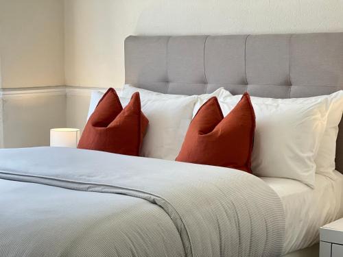 2 Bedrooms, 1 Bathroom, Fast Wifi, Apple TV, Netflix, Free Parking, 20 PERCENT OFF LONG STAYS