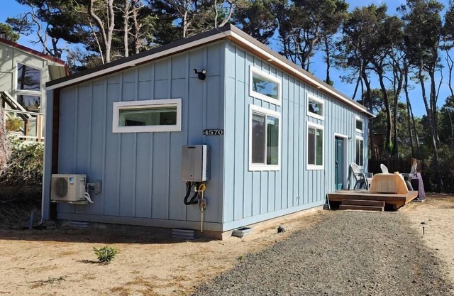 2 Bedrooms, 1 bathroom, dog friendly-Salt Water Bungalow
