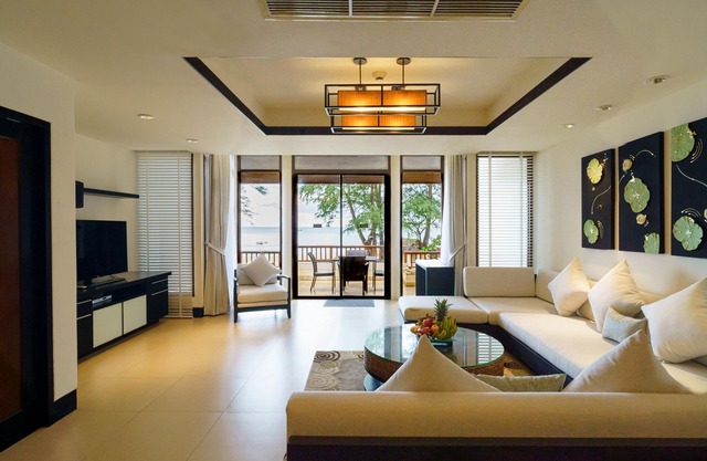 2 Bedrooms Beachfront Pool Villas in Laguna Complex City