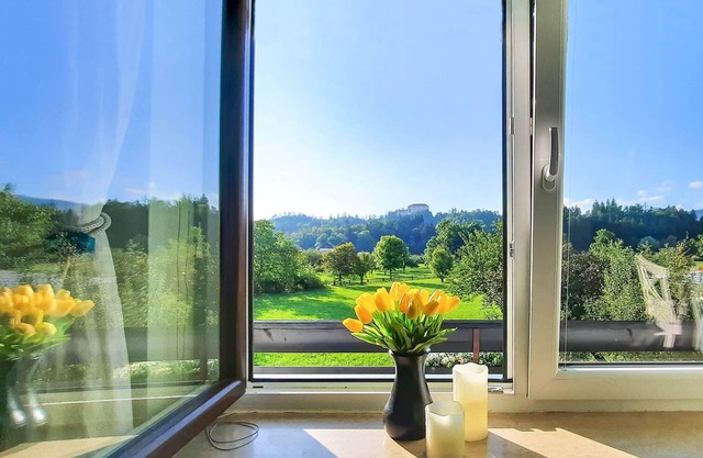 2 Bedrooms Modern Cozy Apartment with large balcony and Bled Castle view