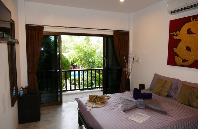 2 Bedrooms Villa, in Zen Tropical Garden.nSwimming pool; Jacuzzi. Beach 500m.