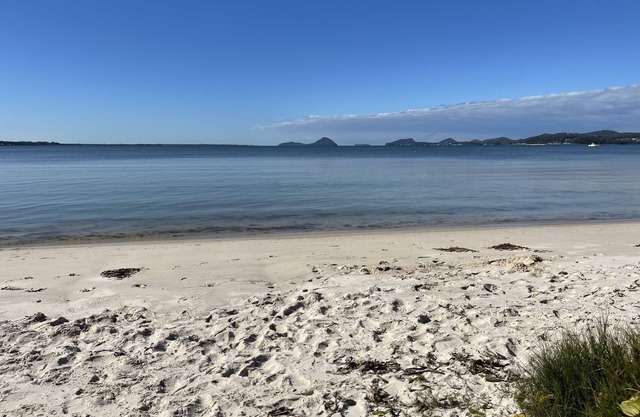 2 Bedrooms w/Pool+Beach within metres of your door
