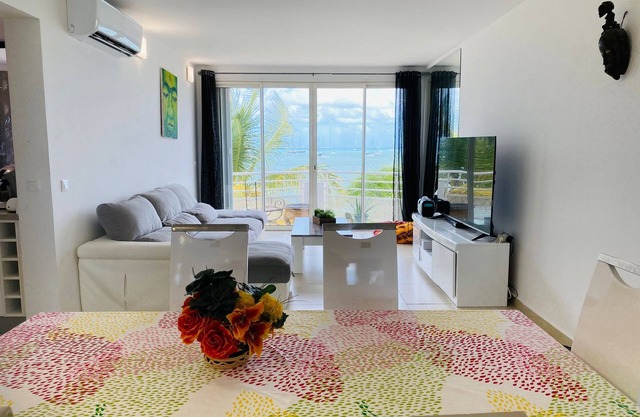 2 bedrooms with a seaview