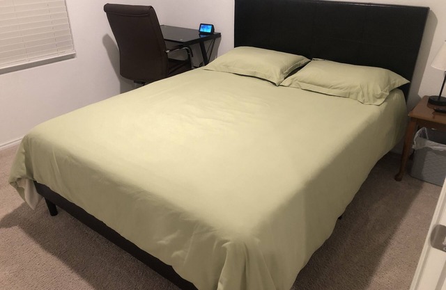2-bedrooms with its own bathroom and kitchen.nn