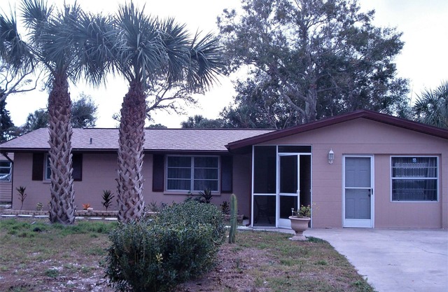 2 Beds 2 Baths Home With Swim Pool 2 Miles To Gulf Beaches