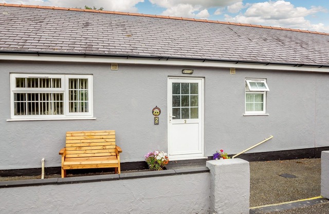2 BLACK HORSE COTTAGES, pet friendly, with a garden in Pentraeth
