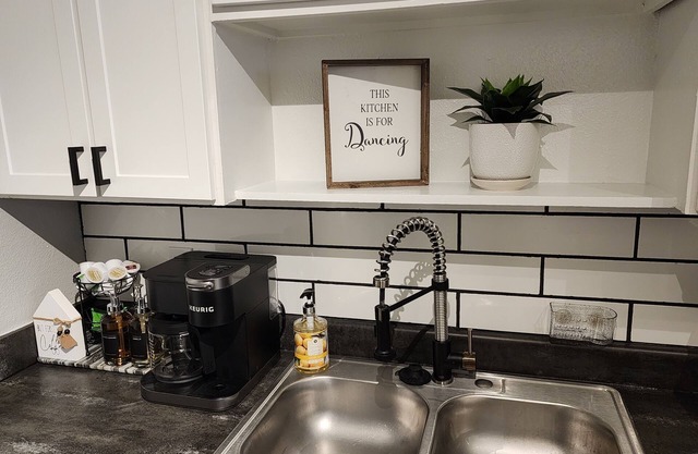 2 BR|2 BA (sleeps 6) 5 min walk to ATT Stadium!