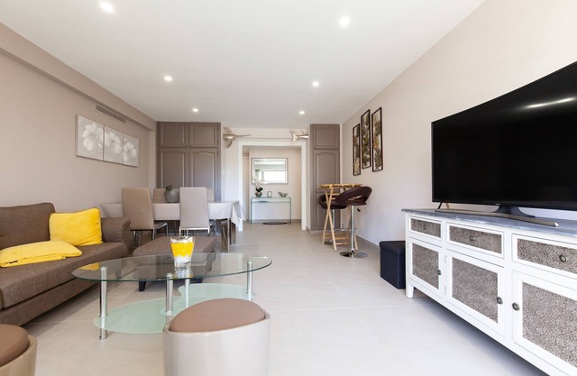 2-Br apartment 2 minutes from the beach, parking