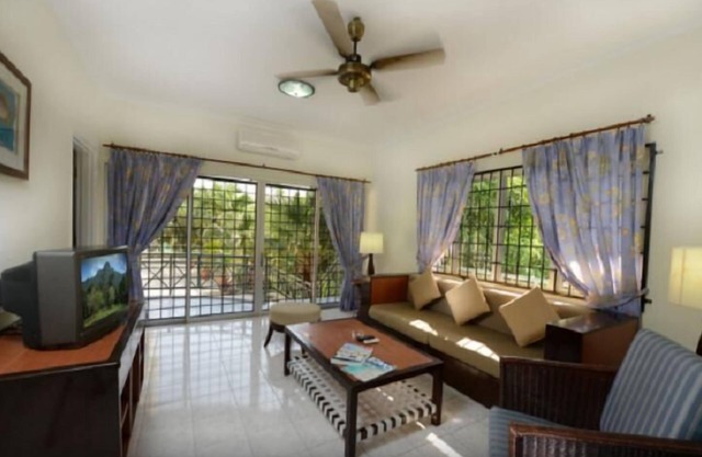2 BR Apartment with Mountain View