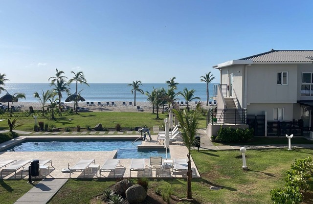 2 BR Beachfront family villa in Playa CaracolnCondominio familiar