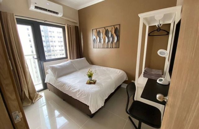 2 BR Fully Furnished Condo in Parañaque with Pool and Parking - Bloom Unit 1134