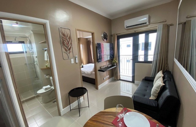 2 BR Fully Furnished Condo Parañaque with Pool and Parking - Bloom 1133