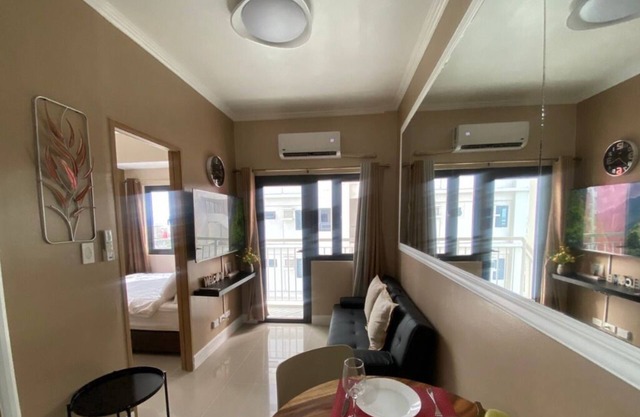 2 BR Fully Furnished Condo Parañaque with Pool and Parking - Bloom 1133