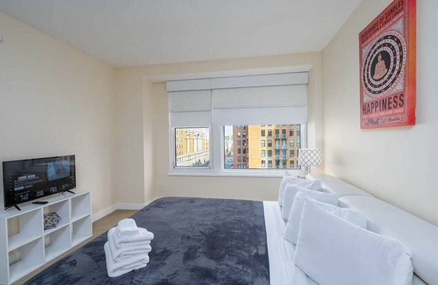 2 BR Fully Furnished Apartment at Penn Quarters - Surrounded by Best Restaurants