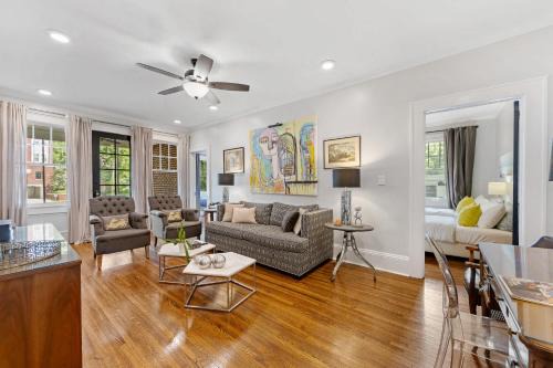 2 BR in Myers Park with comfortable screened porch
