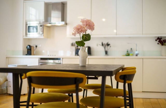 2 BR - Regent's Park Retreat