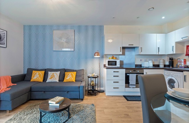 2-BR serviced Apt In Telford - W/Wi-fi/Netflix