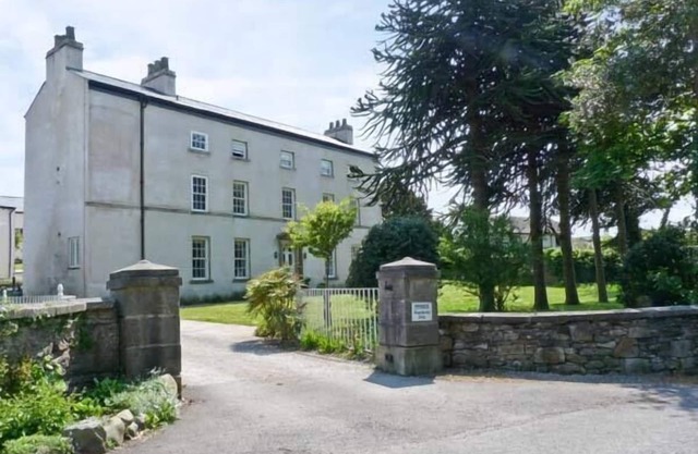 2 CARK HOUSE, luxury holiday cottage in Cark In Cartmel