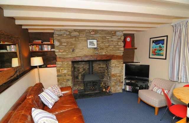 2 Castle Hall, Llangrannog