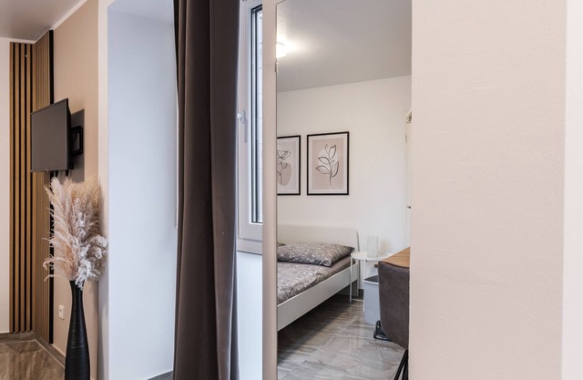 #2 | CENTRAL 3MIN CGN/HBF - WIFI - KITCHEN - 2PERSON - SELF CHECK IN