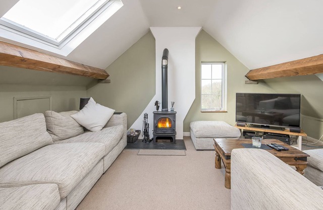 2 Chapel Bay, Holiday Home Angle, Sleeps 5, 2 bedrooms, bathrooms
