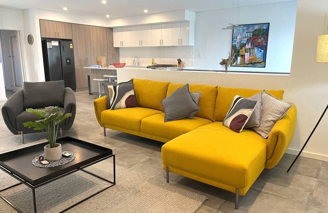 2 Chic Stylish Modern Family on Charles sleeps 6, location