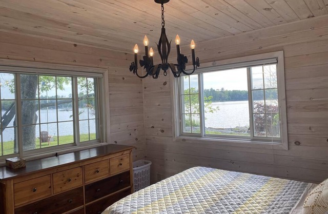 2 Cottages on a Private Island - The perfect 2 family retreat. (2 min boat ride)