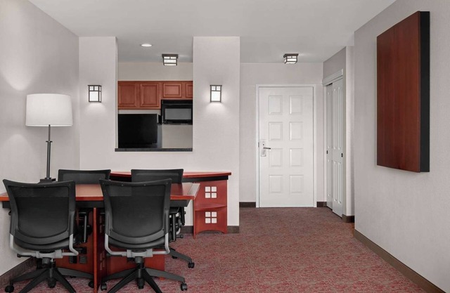 2 Cozy Suites Ideal for Groups doing business or visits - Balcony, Full Kitchen
