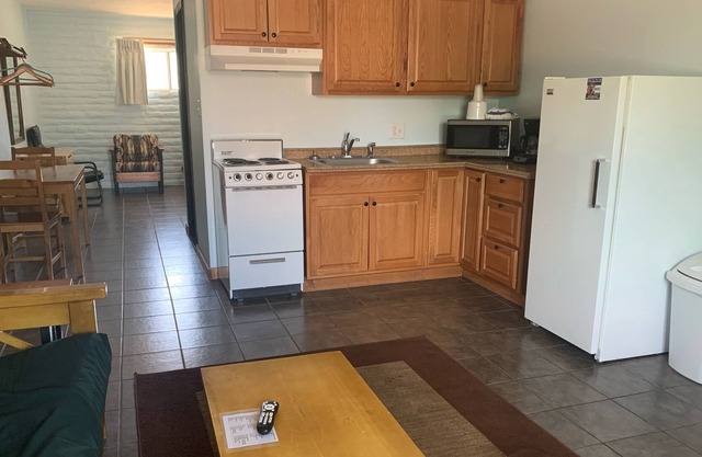 2 Doubles+Sofa Bed+Kitchen at Dolores Mountain Inn