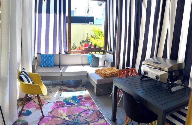 2 En Suite Baths - Book Your Holiday Now! Walk to the Best neighborhoods!