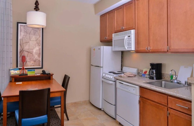 2 Family-friendly Units with Kitchens! Pets Allowed! Outdoor Swimming Pool!