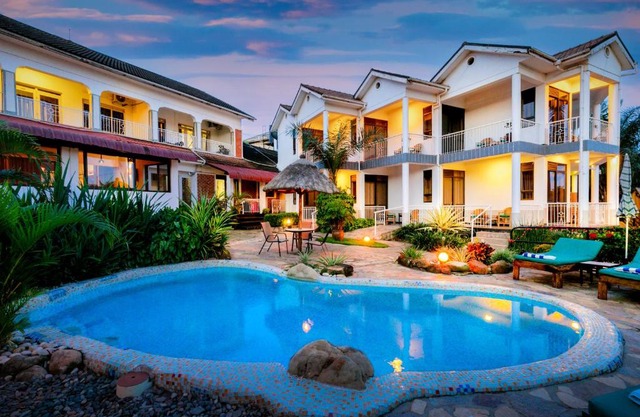 2 Friends Beach Hotel