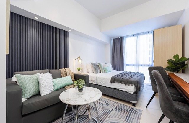 2 Furnished Studios with WiFi, Gym & Pool—Prime Central Location Cebu IT Park