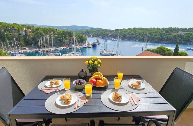 2 Great Swimming Pools & Terraces, Just 100m to Beach, Fabulous Balcony Views