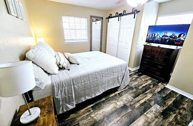2 Homes! 6 BR 5BA! Swimming pool! Private Hot Tub! Pool Table! Basketball Hoop!