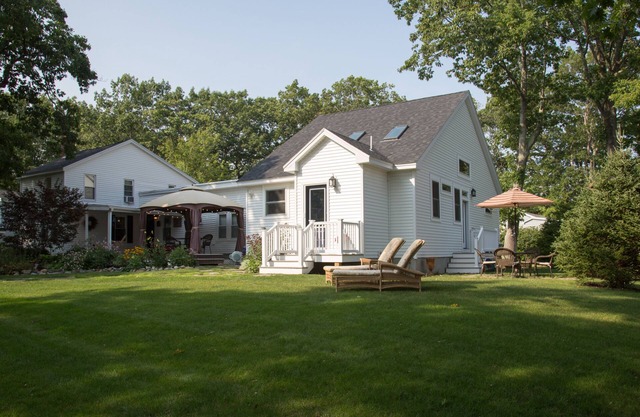 2 HOUSES IN ONE. ROOM TO SPREAD-OUT!