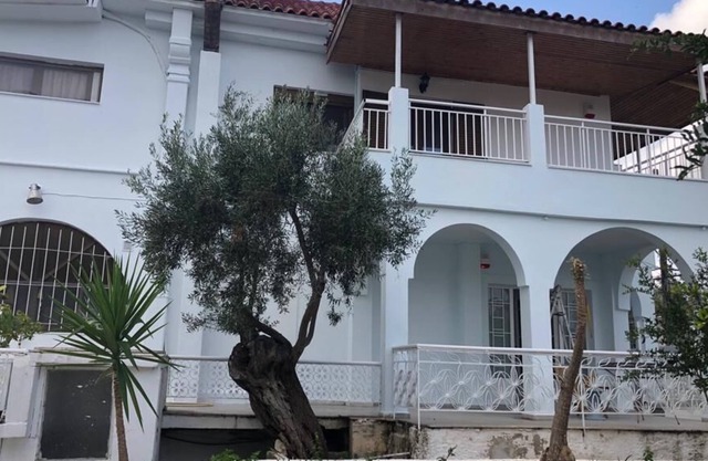 2 houses side by side for rent