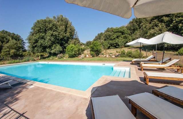 2 houses with private pool in hilly & quiet area. 5km from town