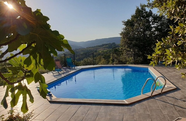 2 independent cottages for rent, sleeps 6, ideal for 4