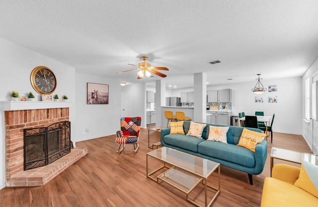 2 King ! Newly renovated w/8 beds sleeps upto 16 people