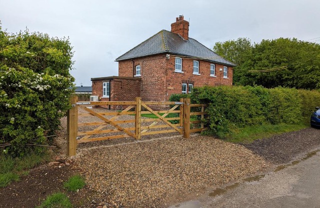 2 Lane End Cottages