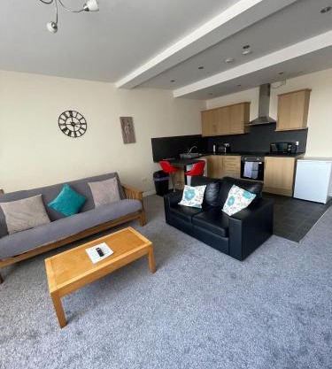 2 large bedroom apartment- WIFI & Parking