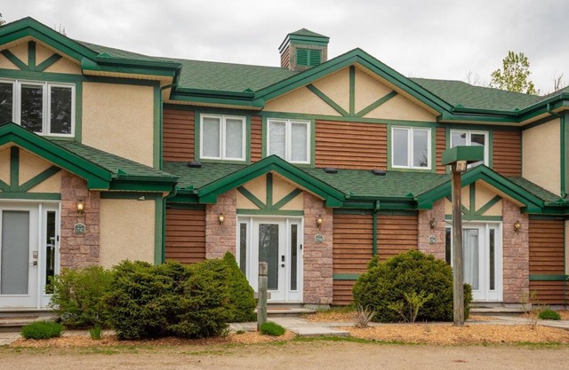 2-Level Home - Tremblant Mountain View - Fireplace