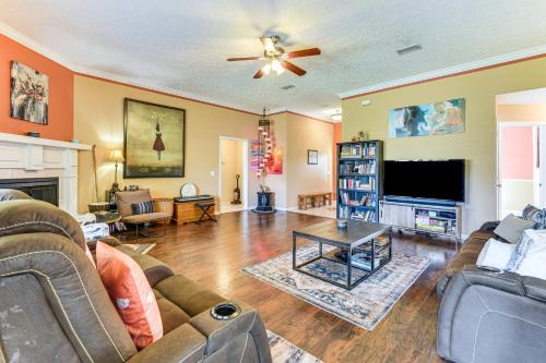 2 Mi to Beach and Boating Family Home in Lynn Haven
