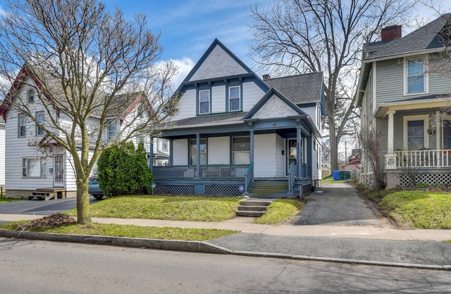 < 2 Mi to Hospitals & University: South Wedge Apt!